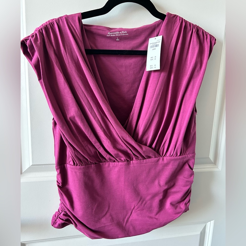 (NWT) Abercrombie & Fitch | Magenta Modal Top